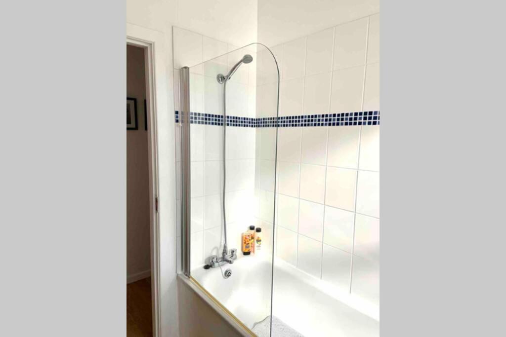 Flat 5 Eia House Apartment เบลฟาสต์ ภายนอก รูปภาพ