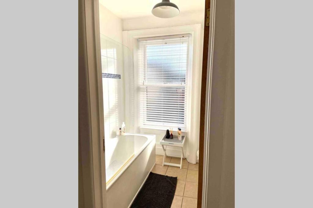 Flat 5 Eia House Apartment เบลฟาสต์ ภายนอก รูปภาพ